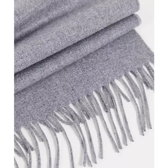 🆕🔥AUTHENTIC MOSCHINO WOOL SCARF🔥🆕 - Picture 8 of 12